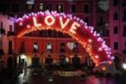 Sulle note di “Stammi vicino” inaugurate le "Piazze dell'Amore