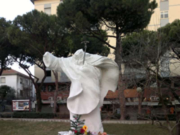 Riccione, decapitata la statua dedicata a Papa Wojtyla
