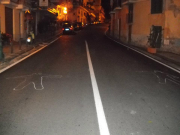 Minori, sagome umane sull'asfalto